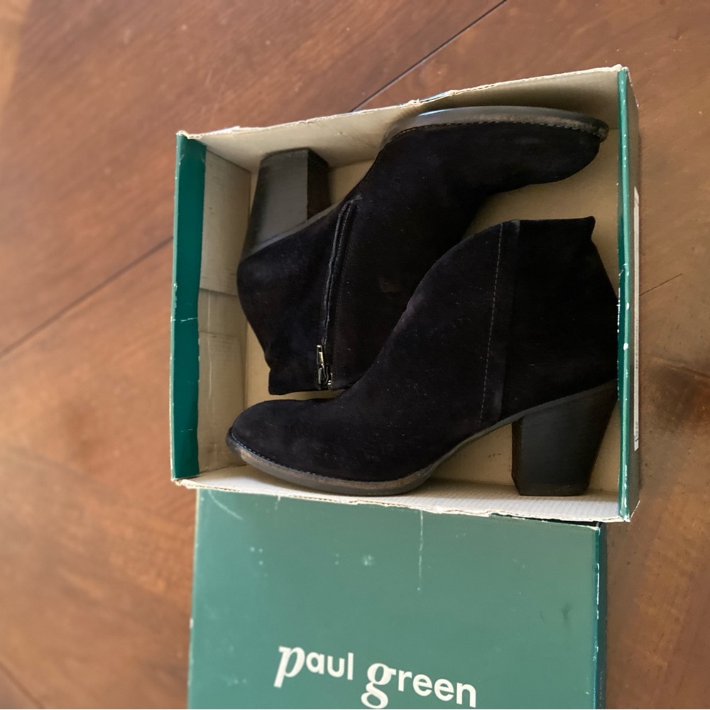 Paul Green of Munich Booties in a Women’s Size 9 1/2